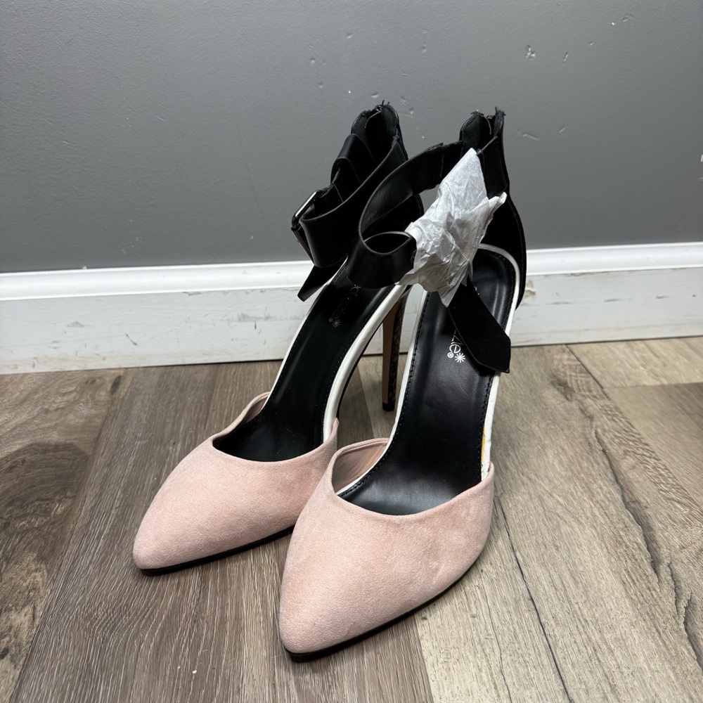 Shoe Dazzle Blush Pink Pointed Toe Ankle Strap Heels